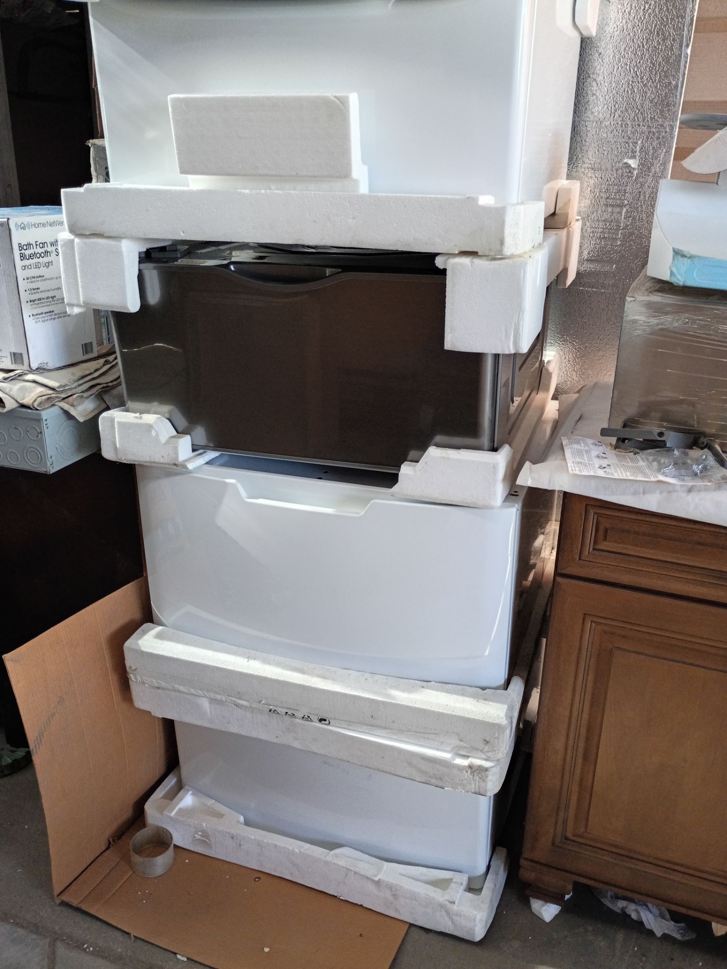 Pedestal washers machine 2 , Maytag or whirlpool,white ,one Samsung metallic,and one GE white,$150 each