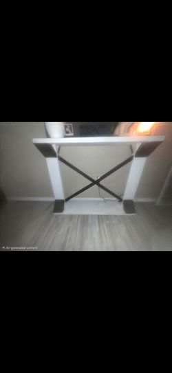 Entry table with mirror