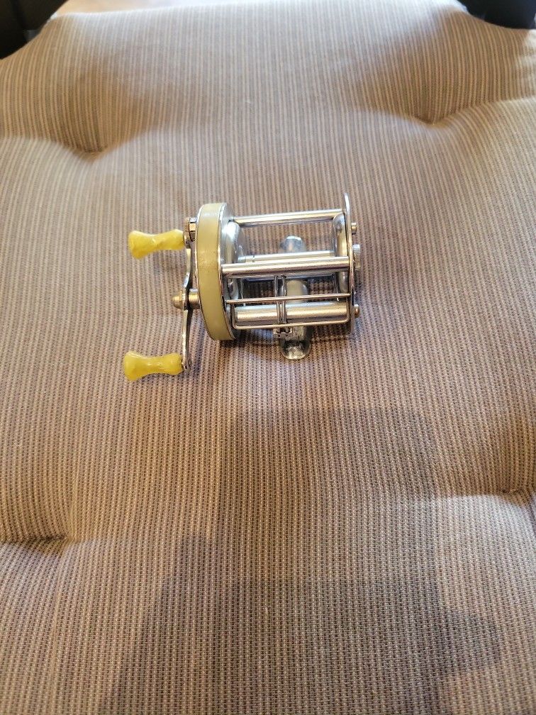 Vintage South Bend Bait Casting Reel