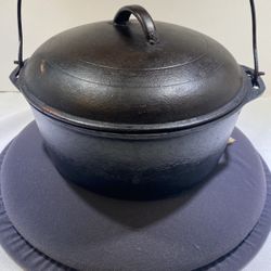 Cast Iron Deco Era Dutch Oven