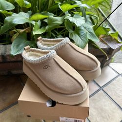 UGG Sand Tazz Size 8 Women