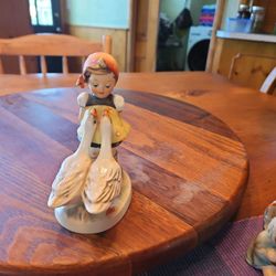 Vintage  Hummel Goebel Figurine