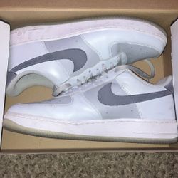 Gray Nike Air Force 1’s