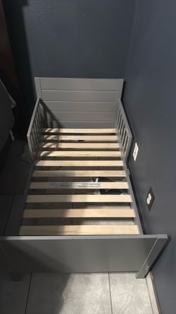 Toddler bed frame