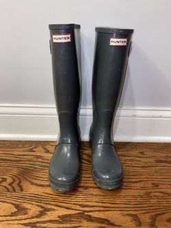 Original Tall Hunter rain boots, size 7
