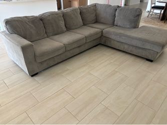 Sectional with pull out Bed