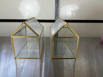Glass boxes perfect for crafting