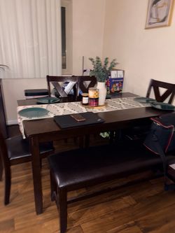 Dining table set