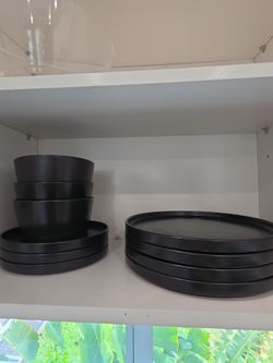 Dish set matte black