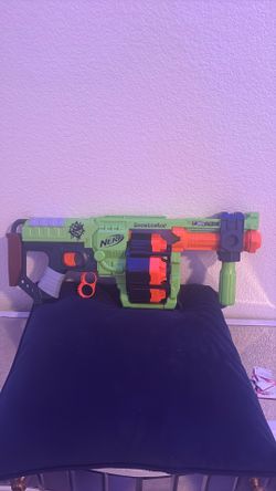 9 nerf/halo nerf guns with bucket of darts