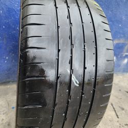 1 LLANTA USADA GOODYEAR 285/35/22