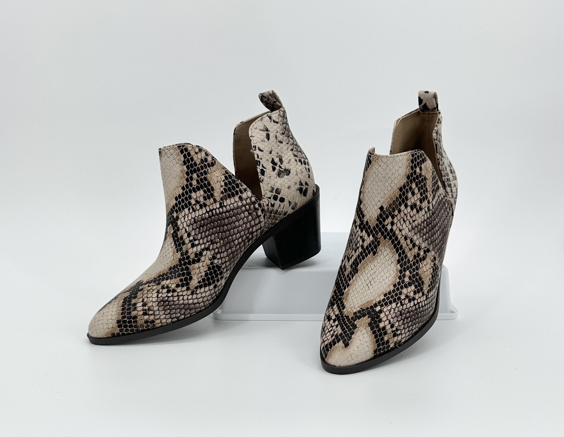 Journee Collection Womens Lola Pull OnStacked Heel Booties Snake Size 7 New!