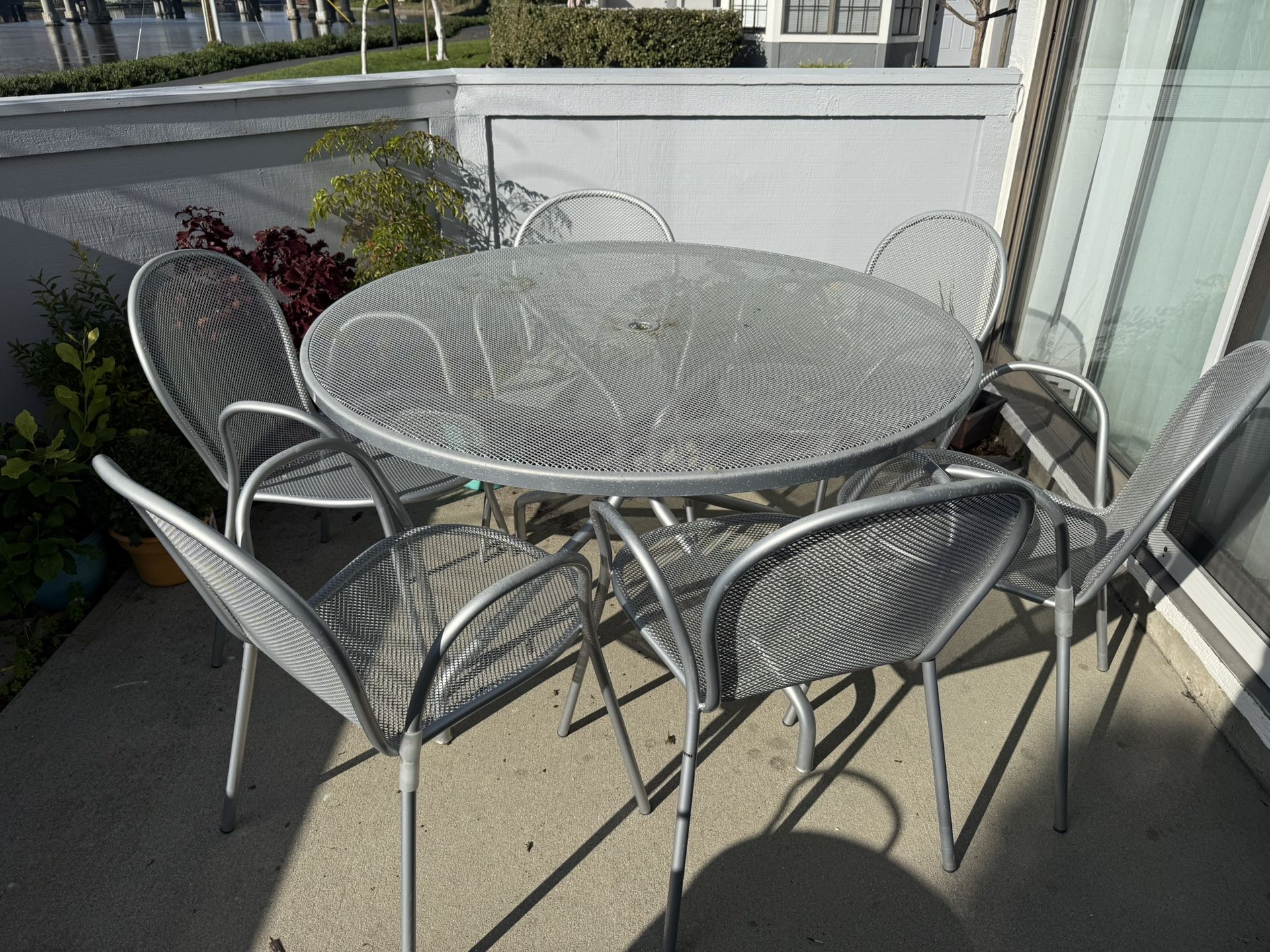 Outdoor Table + 6 Chairs