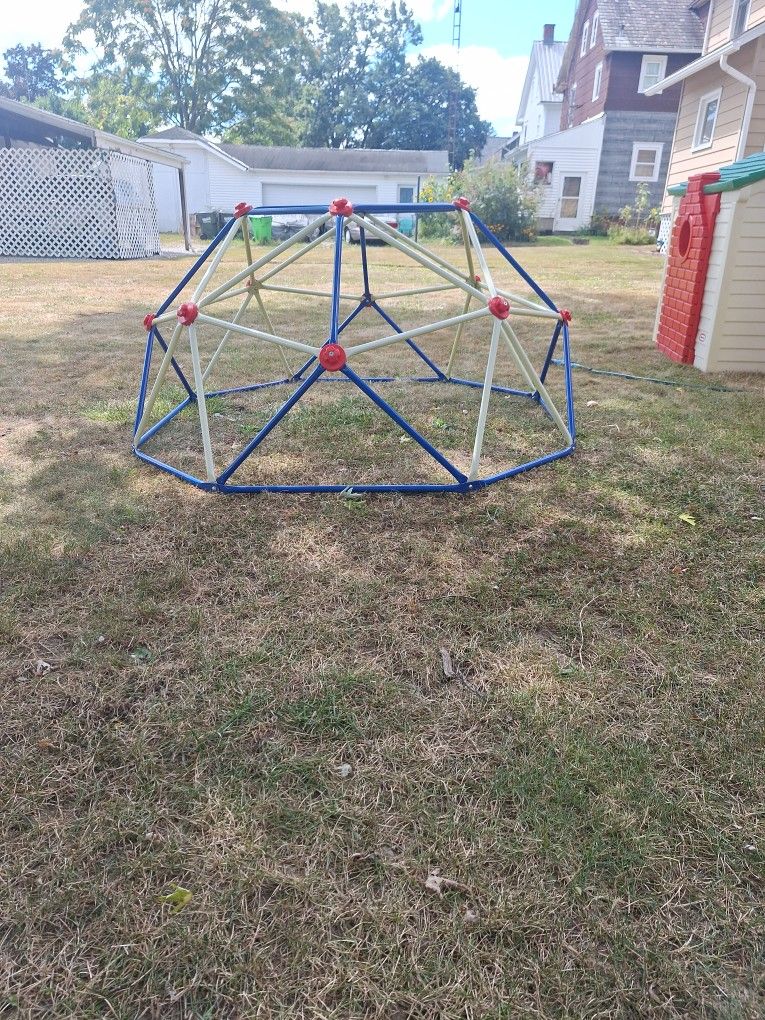 Outdoor Play Equipment 