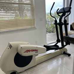 ELLIPTICAL 8500 Life Fitness-Used