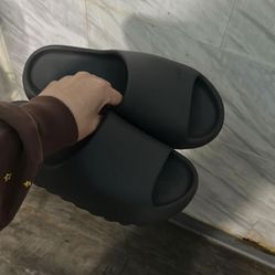 Yeezy slide onyx