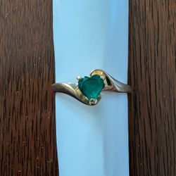 10k Solid Gold Heart Shaped Emerald Ring