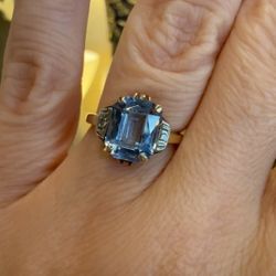 10K Gold Blue Topaz And Diamonds Estate Ring 