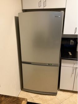 Samsung Bottom Freezer Refrigerator 20.5 Cu Ft | Works Great | $200