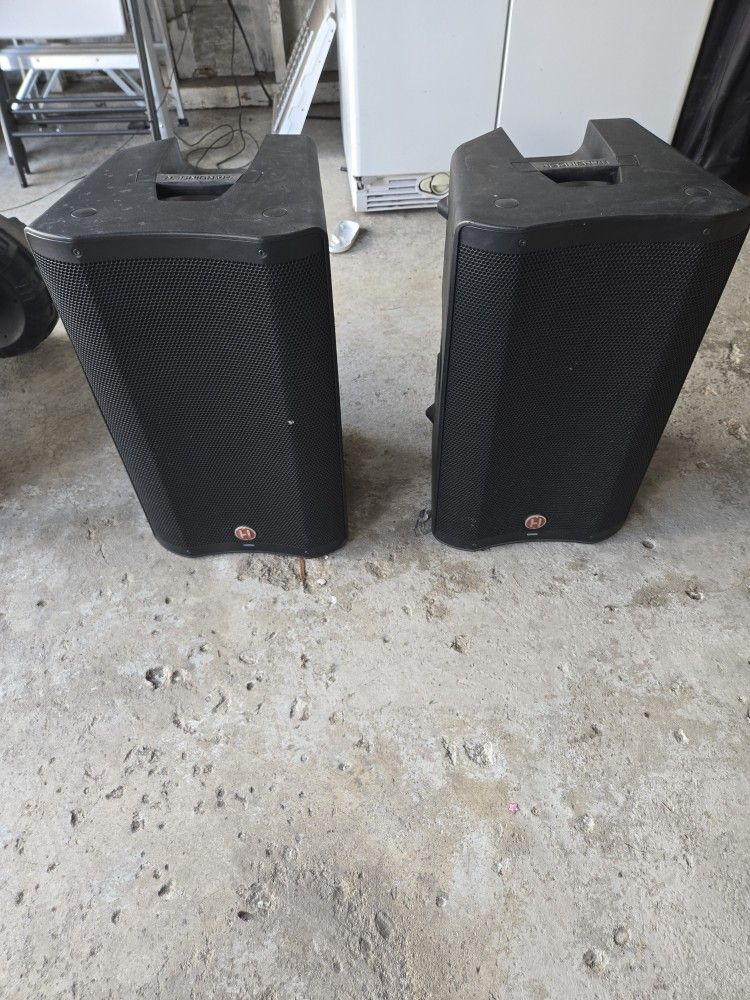 Harbinger Vari V2312 - Two Speakers With Stands