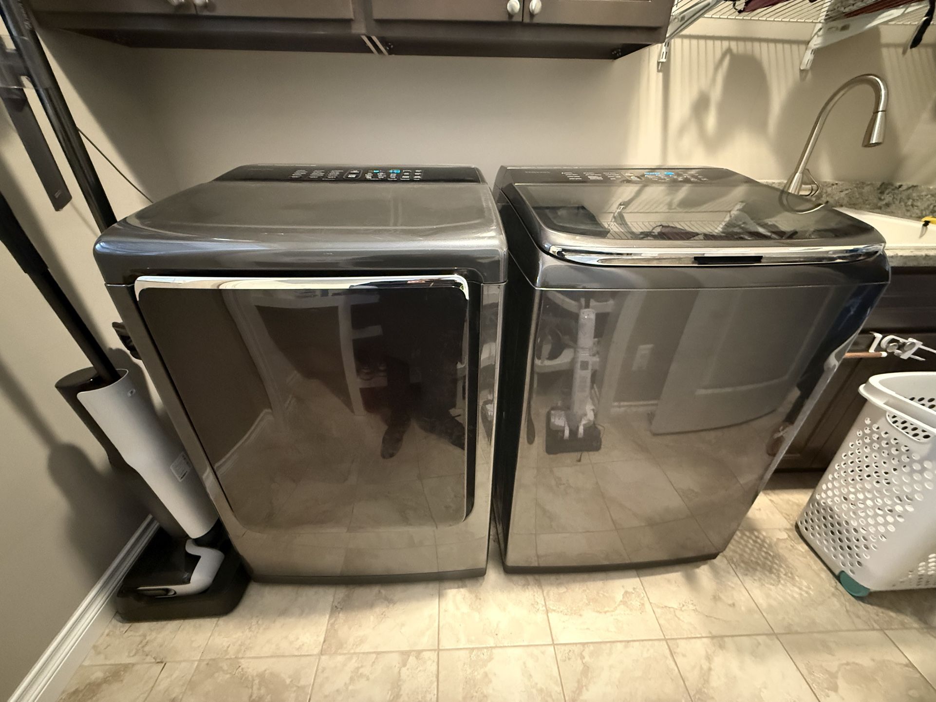 Samsung Smart Washer And Dryer With Steam In Excellent Working Condition!