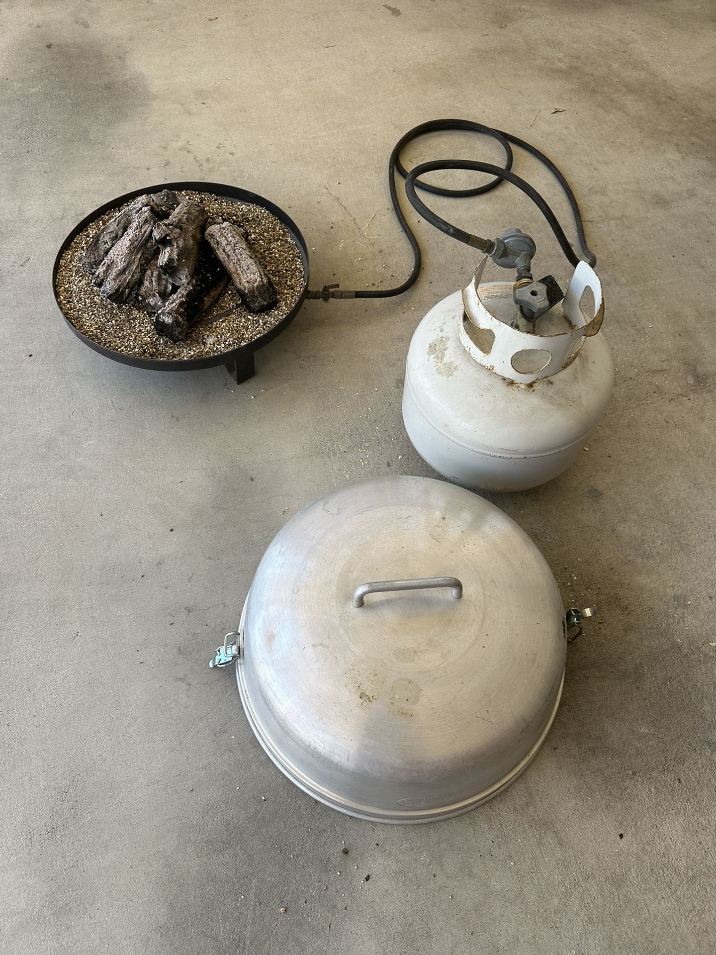 New frontier portable campfire with small propane tank with gas