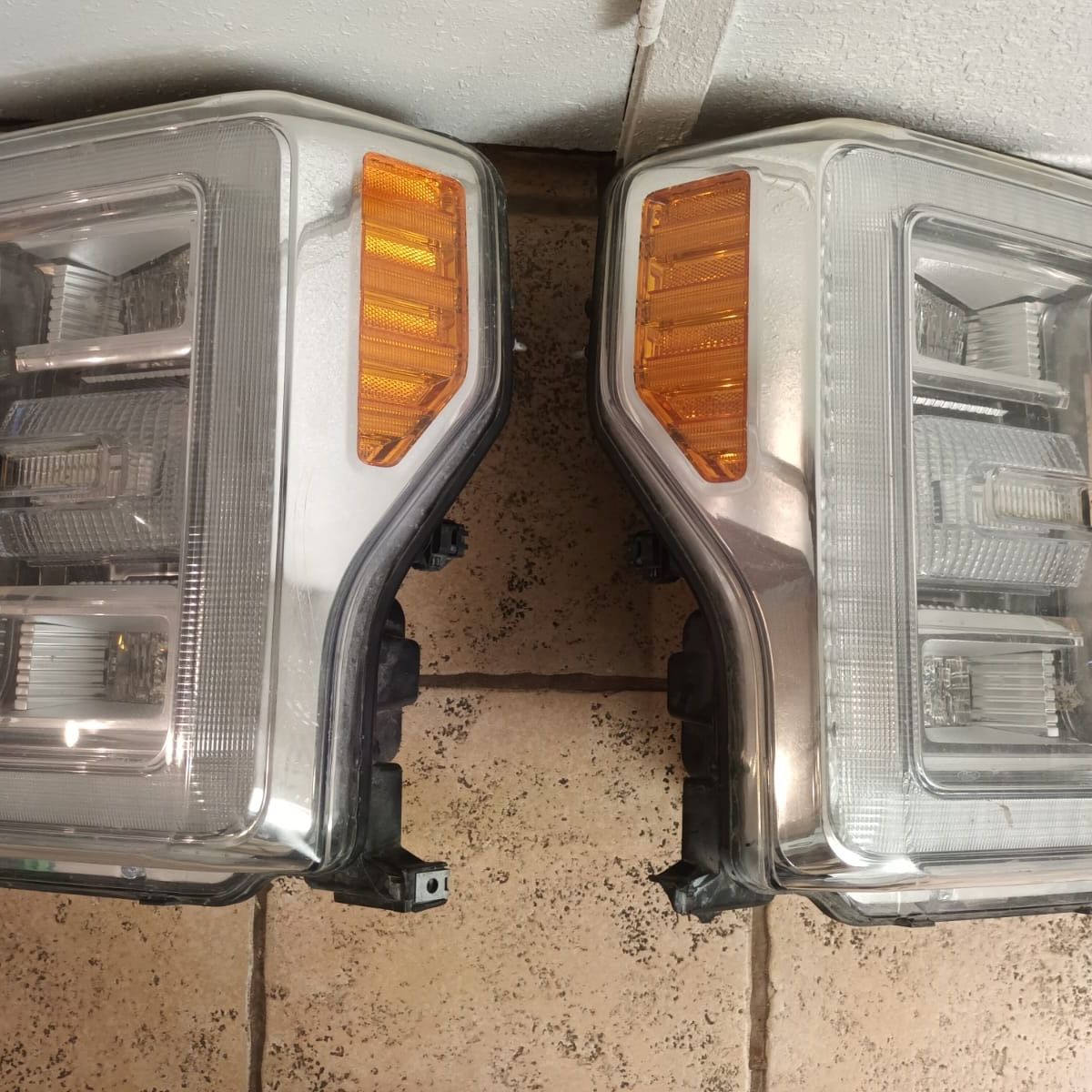 Ford Heavy Duty Right And Lef Headlights 