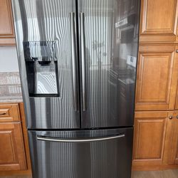 Refrigerator in Stainless Steel with Four Types of Ice