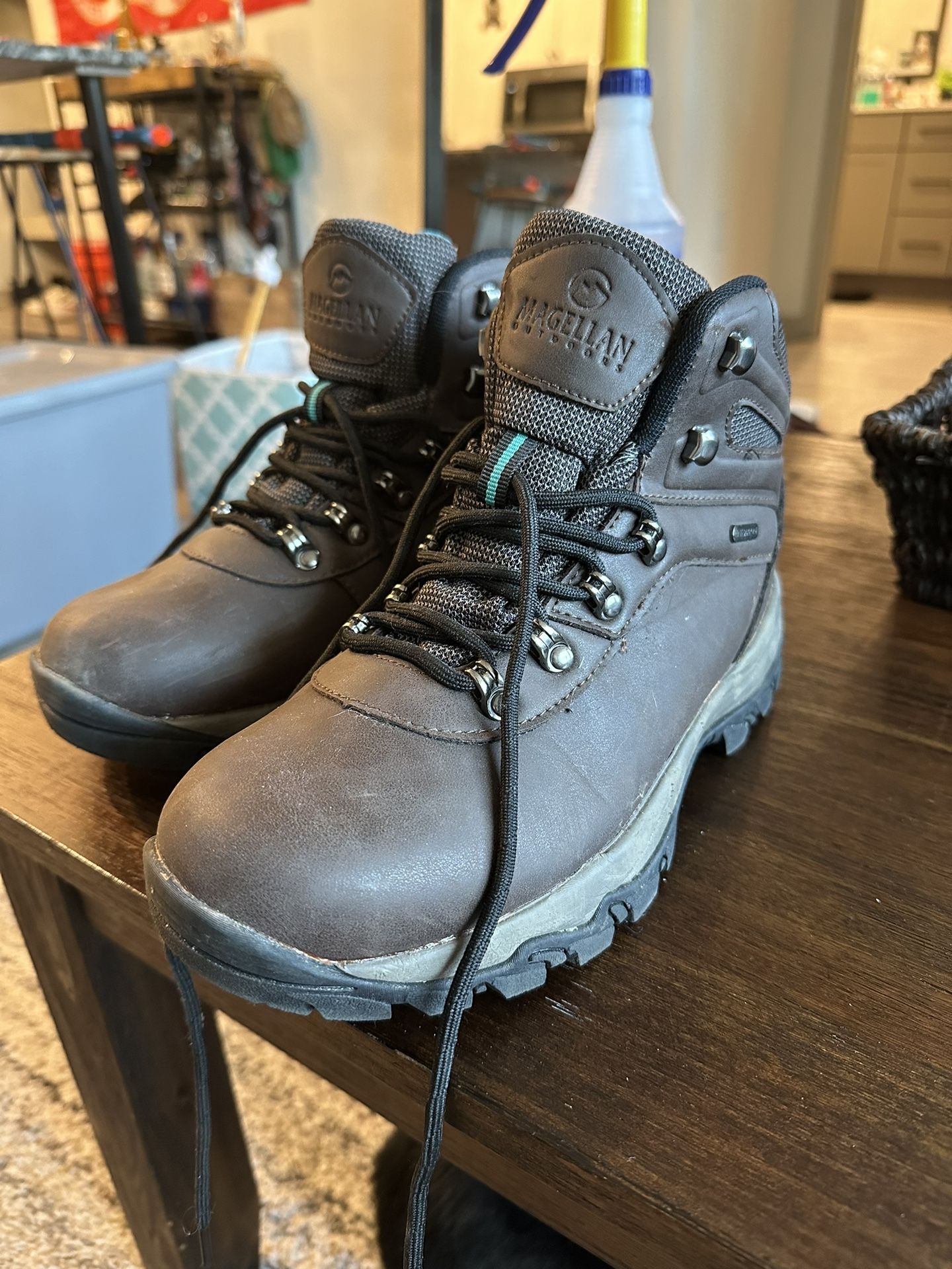 Women’s Hiking Boots 9.5