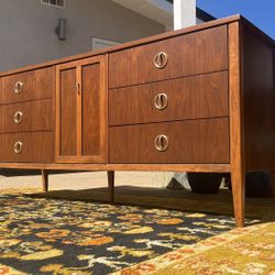 Beautiful Mid Century Walnut Dresser