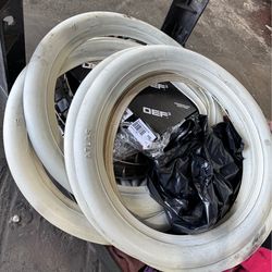 Vw ATLAS white walls