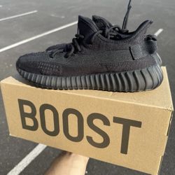 adidas Yeezy Boost 350 V2 Onyx Size 10, HQ4540 *NWOT* / Tried On ONLY