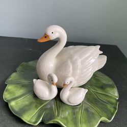 Vintage Mama Swan with Two Babies