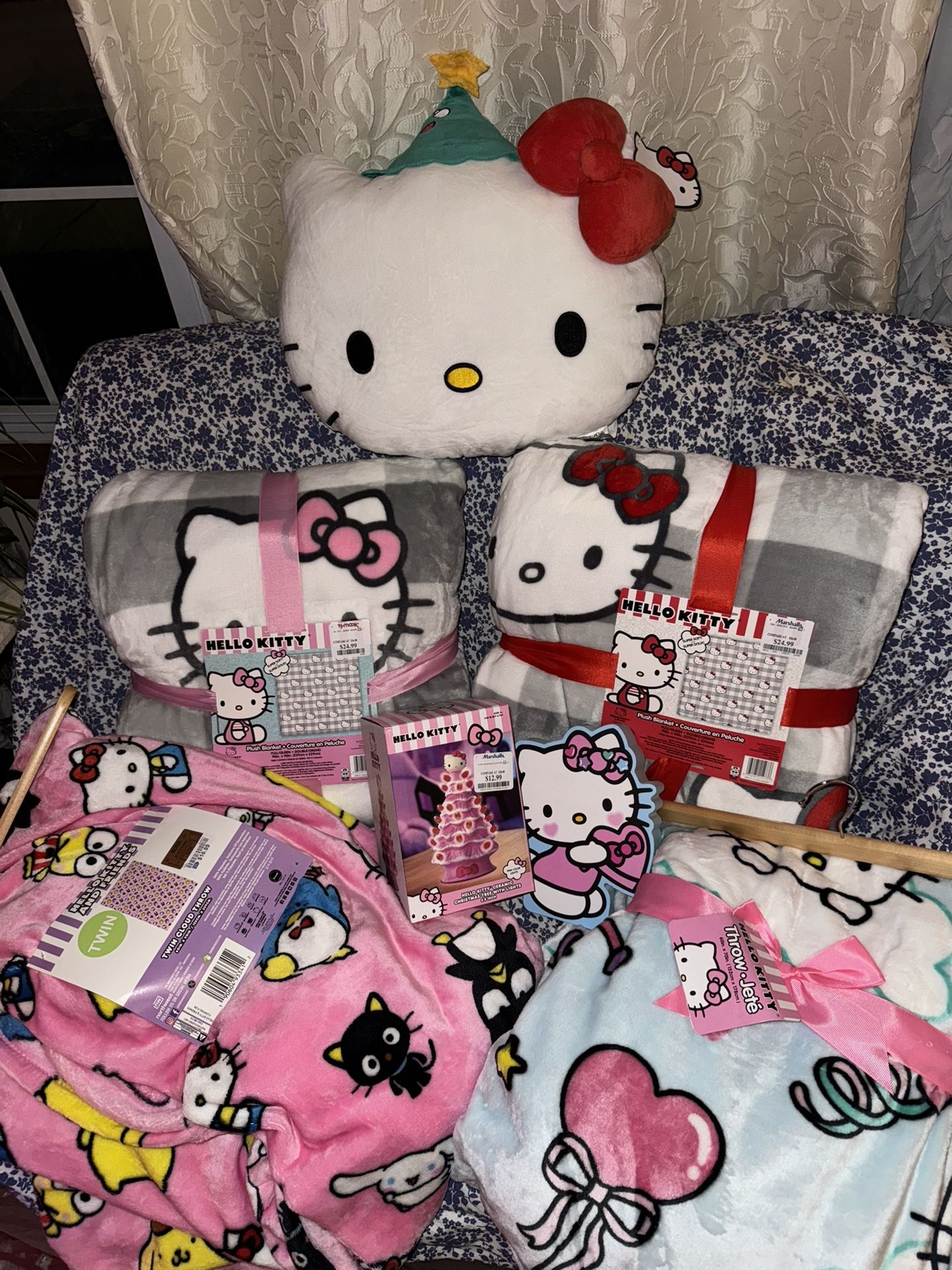 Hello kitty blankets and items for sale or trades  Message me 