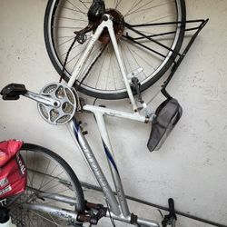 Free Bycicle Bike. Needs Repair