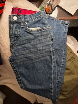 BOYS LEVI'S/SHORTS.