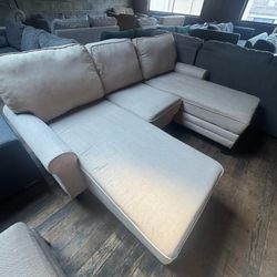 Light Beige Sectional with Chaise – Clean & Comfortable (WE DELIVER)