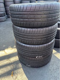 Tengo un Set de llantas en muy buenas condiciones, marca BRIDGESTONE 235/50R20 instaladas y balanceadas por el mismo precio $240