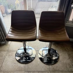 Set Of 2 Barstools Adjustable Seat Height, Needs Upholstery Asking $50 