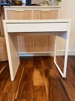 IKEA MICKE Small Desk