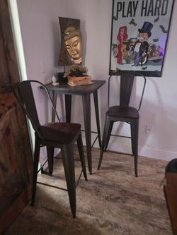 Bar Table Top / Bar Stools (2)