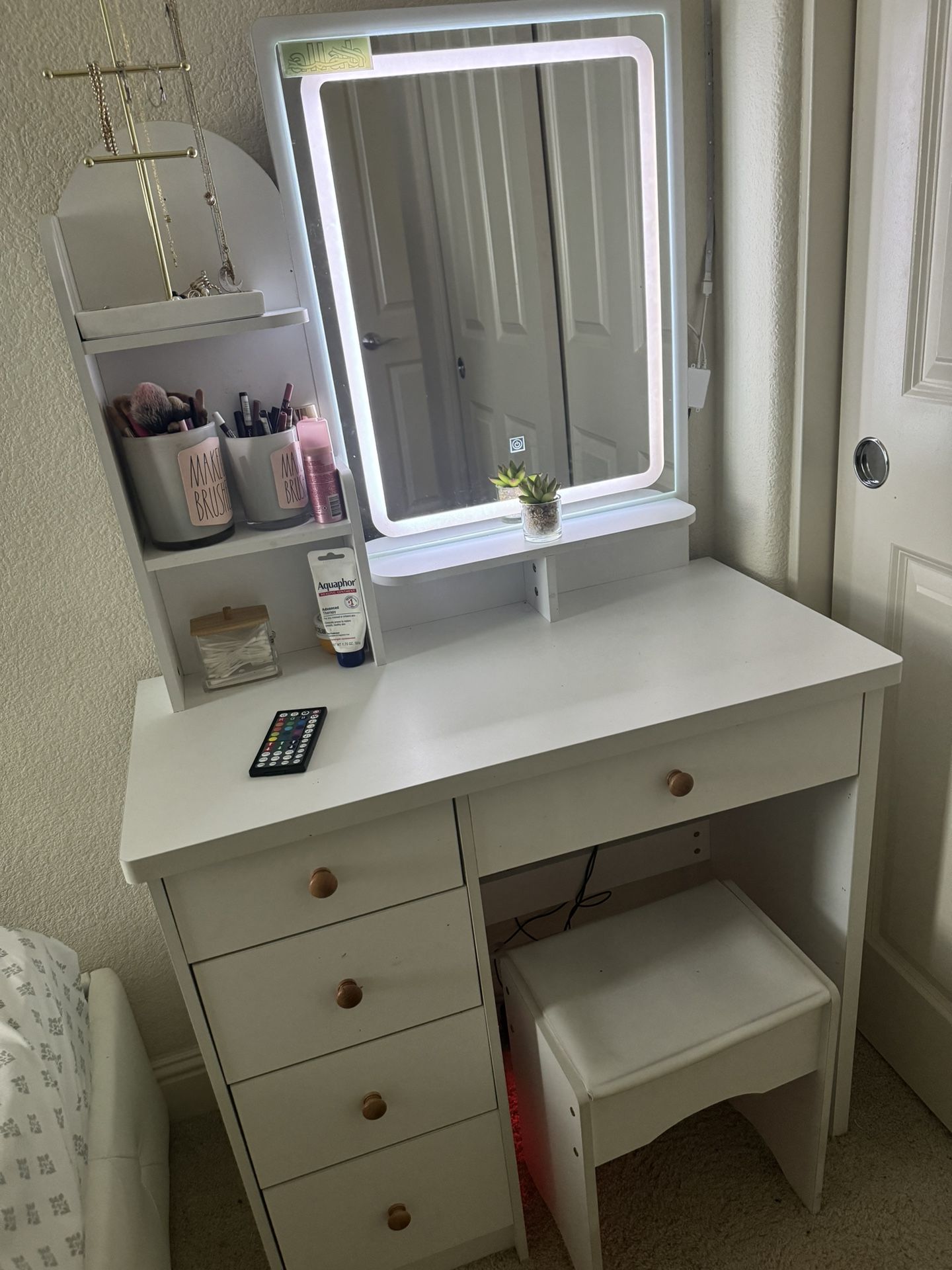 Vanity For girls Room