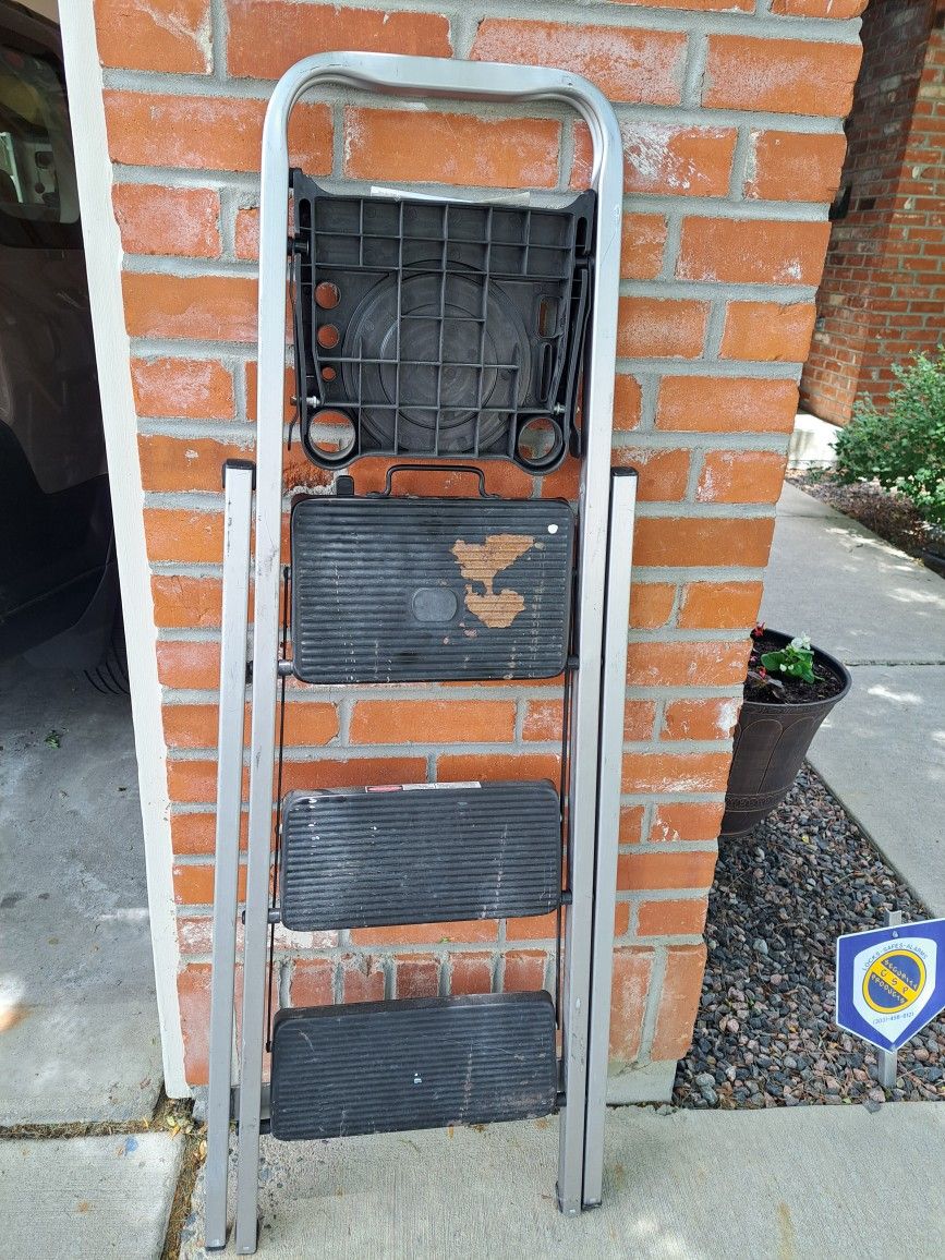 Folding Step Ladder