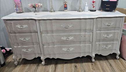 Dresser