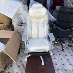 White AutoFull M6 Gaming Chair