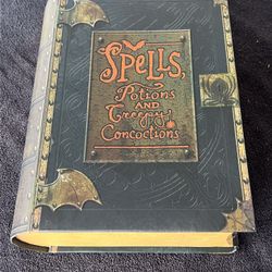 Halloween Papier-mâché book of spells