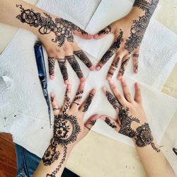 Henna Artist 