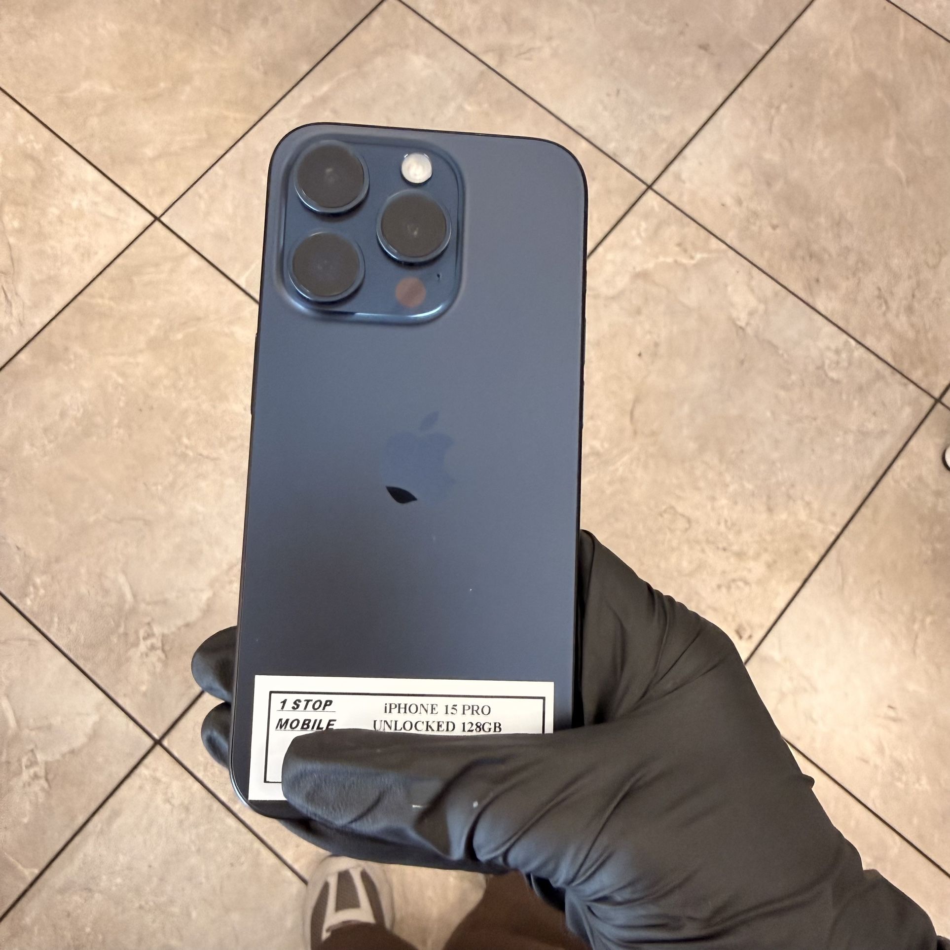 iPHONE 15 PRO UNLOCKED