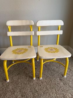 VINTAGE KIDS’ CHAIRS