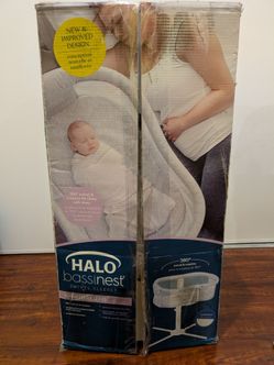 Halo BassiNest Swivel Sleeper with Extra Covers